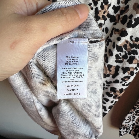 Talbots Cashmere Blend Animal Print Lightweight Pullover Sweater - Picture 4 of 4